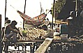 Jochen schreibt Tagebuch_bei den Fischern an der ORINOCO-M�ndung_VENEZUELA 1984_Jochen A. H�bener