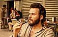 ... unterwegs, auf dem Weg vom ORINOCO-Delta zum oberen ORINOCO_Jochen, in M�ckengebieten rauchend_VENEZUELA 1984_Jochen A. H�bener