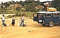 unterwegs_ mitfahrende Indios, die vom Arbeiten und Einkauf aus der Gro�stadt hierher, nach Hause, zur�ck- kehren_zwischen Pto. Ayacucho und San Fernando de Atabapo_VENEZUELA 1984