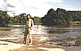 Jochen oberhalb von San Fernando de Atabapo_direkt da- nach verbietet uns die venezolanische Armee, die erstaunt war, da� wir �berhaupt so weit den ORINOCO hochgekom- men sind, weiter den ORINOCO hochzufahren und damit ins Indio-Land einzudringen_br�uchten eine in Caracas ausge- stellte Expeditionsgenehmigung_VENEZUELA 1984_Jochen A. H�bener