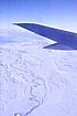 ... nach dem Flug MONTEVIDEO-BUENOS AIRES und einem ausgiebigen Stadtbummel durch BUENOS AIRES geht�s per Flieger in den S�den ARGENTINIENS_erst bis COMODORO RIVADAVIA, wichtiger Milit�rst�tzpunkt im MALVINAS- (Falkland-) Krieg_dann geht�s �ber die Ausl�ufer der ANDEN nach USHUAIA / PATAGONIEN_ s�dlichste Stadt der Erde_1986_Jochen A. H�bener