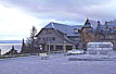 SAN CARLOS de BARILOCHE -am Nationalpark 'NAHUEL HUAPI' und am gleichnamigen See- ist der gr�sste Fremden- verkehrsort der patagonischen ANDEN und ein weltweit bekanntes Skigebiet_in der Umgebung kann ich mal wieder Abfahrts-Ski laufen_in Feuerland w�re h�chstens Langlauf- ski m�glich gewesen_ARGENTINIEN, 1986_Jochen A. H�bener