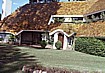 ... hier habe ich nat�rlich nicht gewohnt: eine der vielen Luxus -Villen besonders Betuchter im elegantesten Badeort an der bei der Hauptstadt beginnenden uruguayischen Riviera_ PUNTA del ESTE_ein krasser Gegensatz zum armen Rest des Landes ... immerhin habe ich wenigstens 145 US-Dollar im Spielcasino gewonnen, indem ich beim Roulette nur auf 'rot' (ahem) setzte  ... _URUGUAY 1986_Jochen A. H�bener
